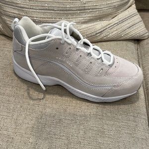 Easy Spirit Seromy size 8.5W. Light grey. Never worn.